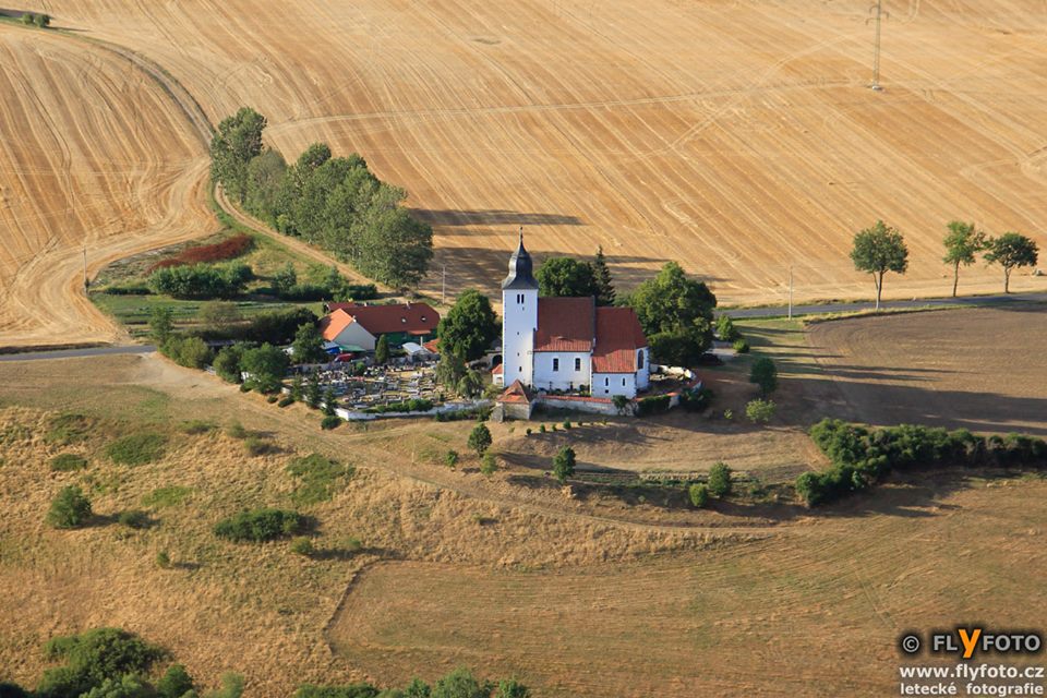 Povinnost platit daň Zdouňskému církevnímu újezdu měly Hrádek i Tedražice